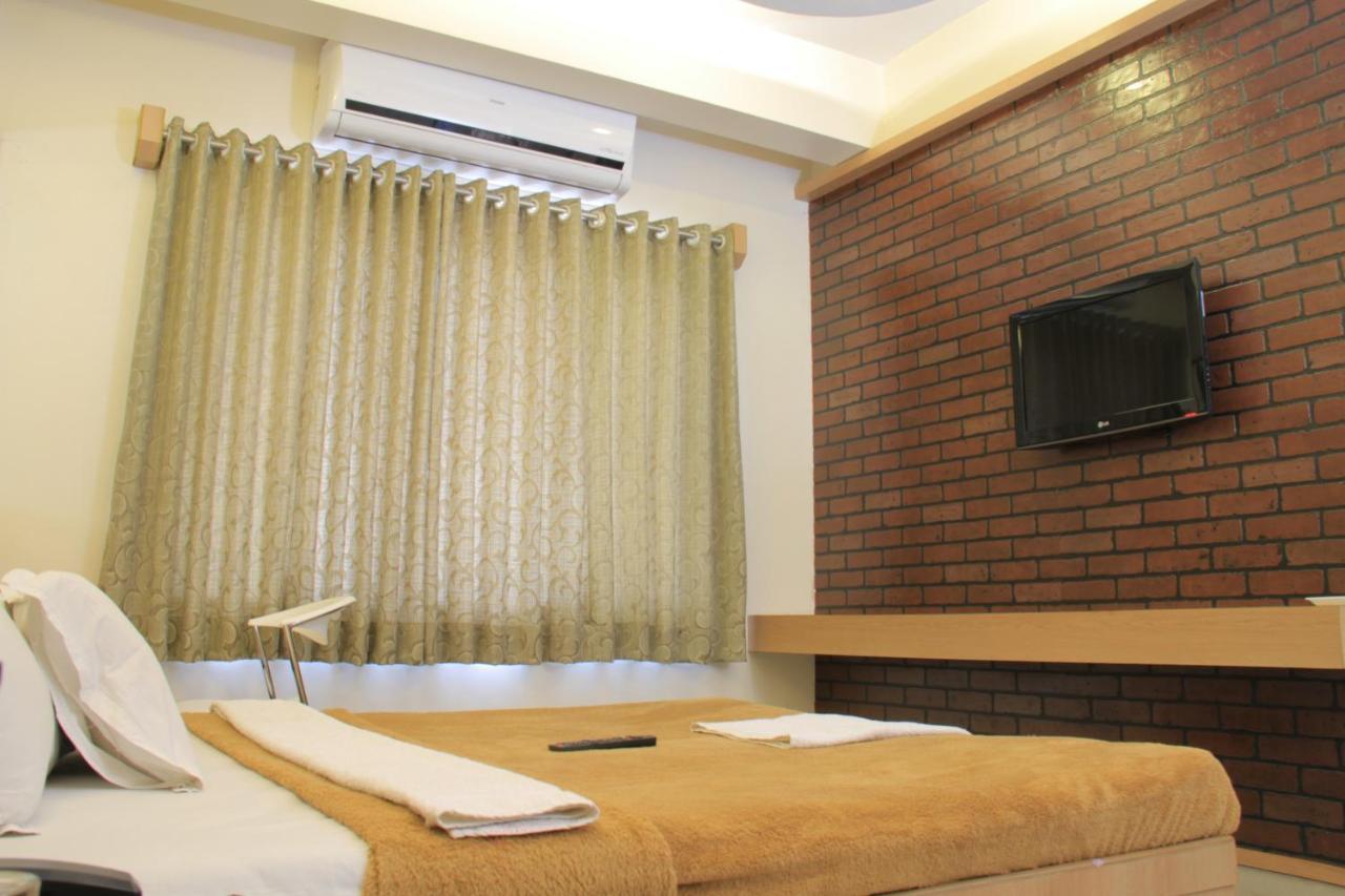 Hotel Sai Gurusthan Ширди Экстерьер фото