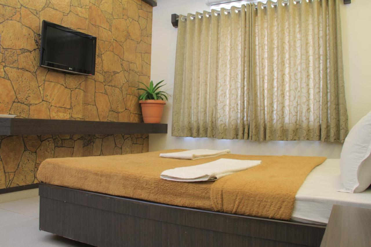 Hotel Sai Gurusthan Ширди Экстерьер фото
