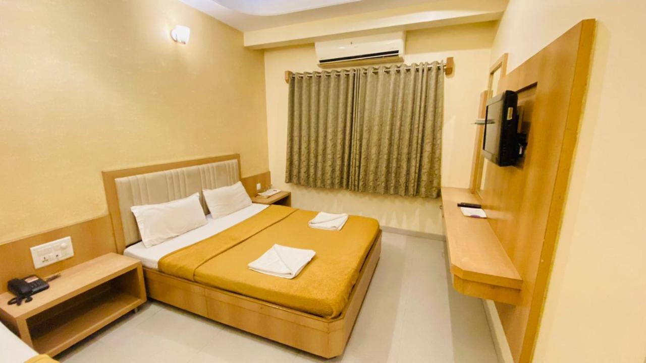 Hotel Sai Gurusthan Ширди Экстерьер фото