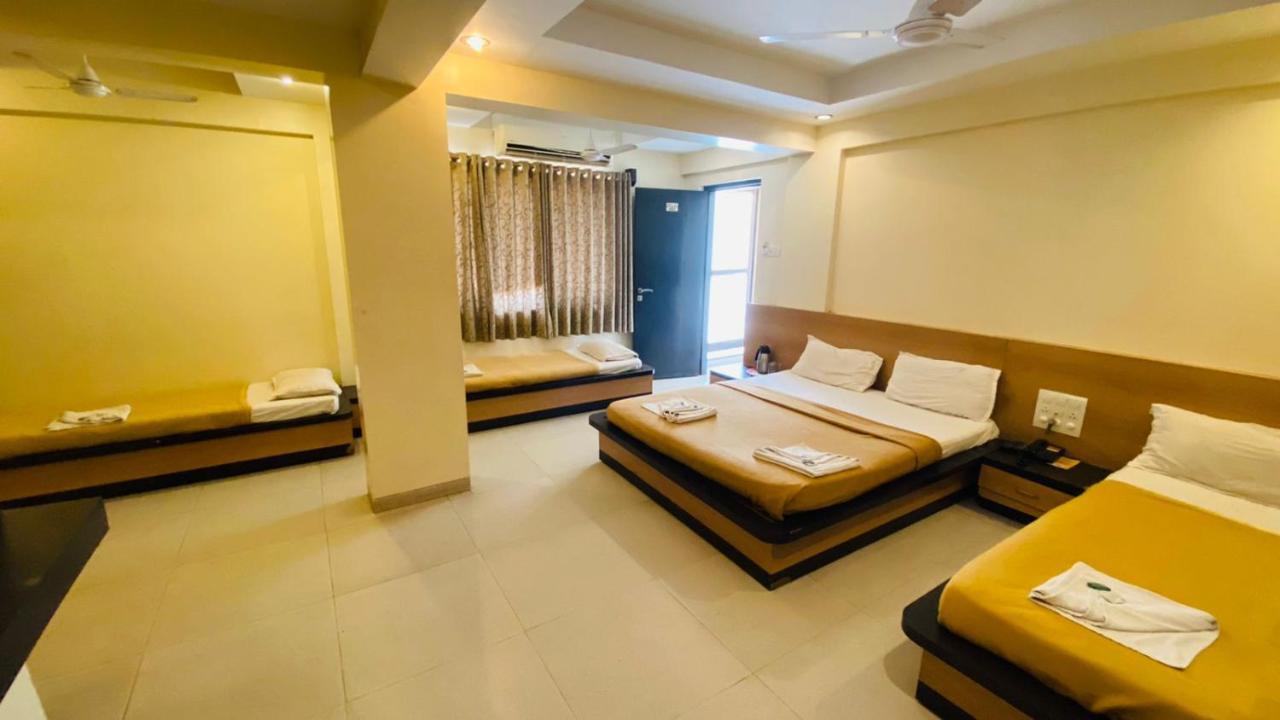 Hotel Sai Gurusthan Ширди Экстерьер фото