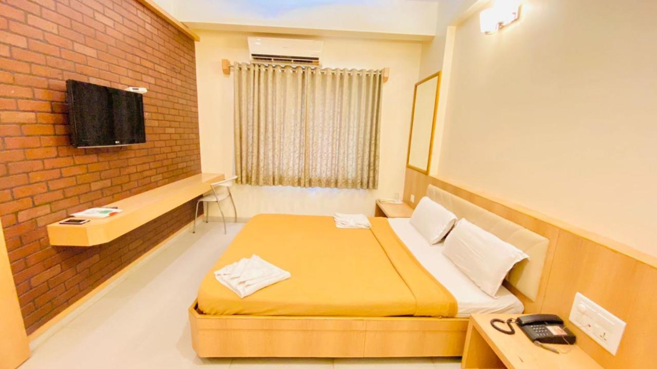Hotel Sai Gurusthan Ширди Экстерьер фото
