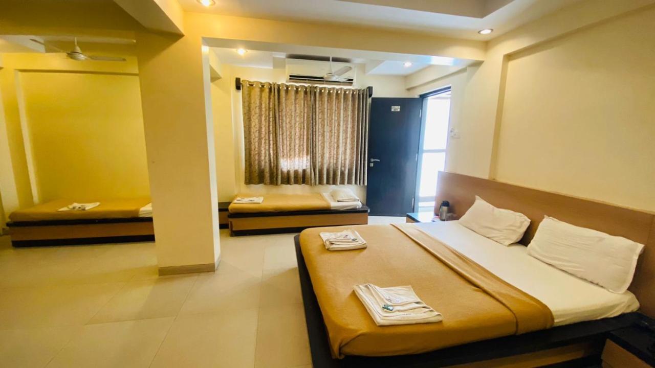 Hotel Sai Gurusthan Ширди Экстерьер фото