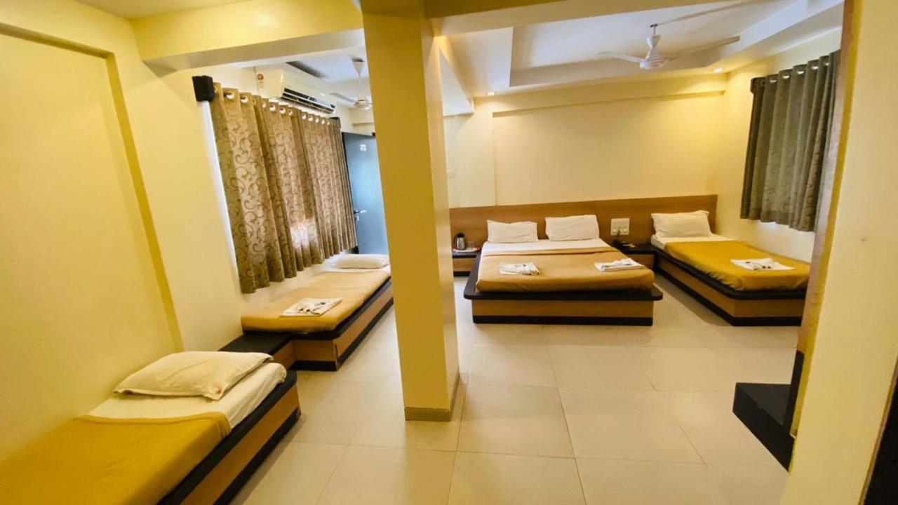 Hotel Sai Gurusthan Ширди Экстерьер фото